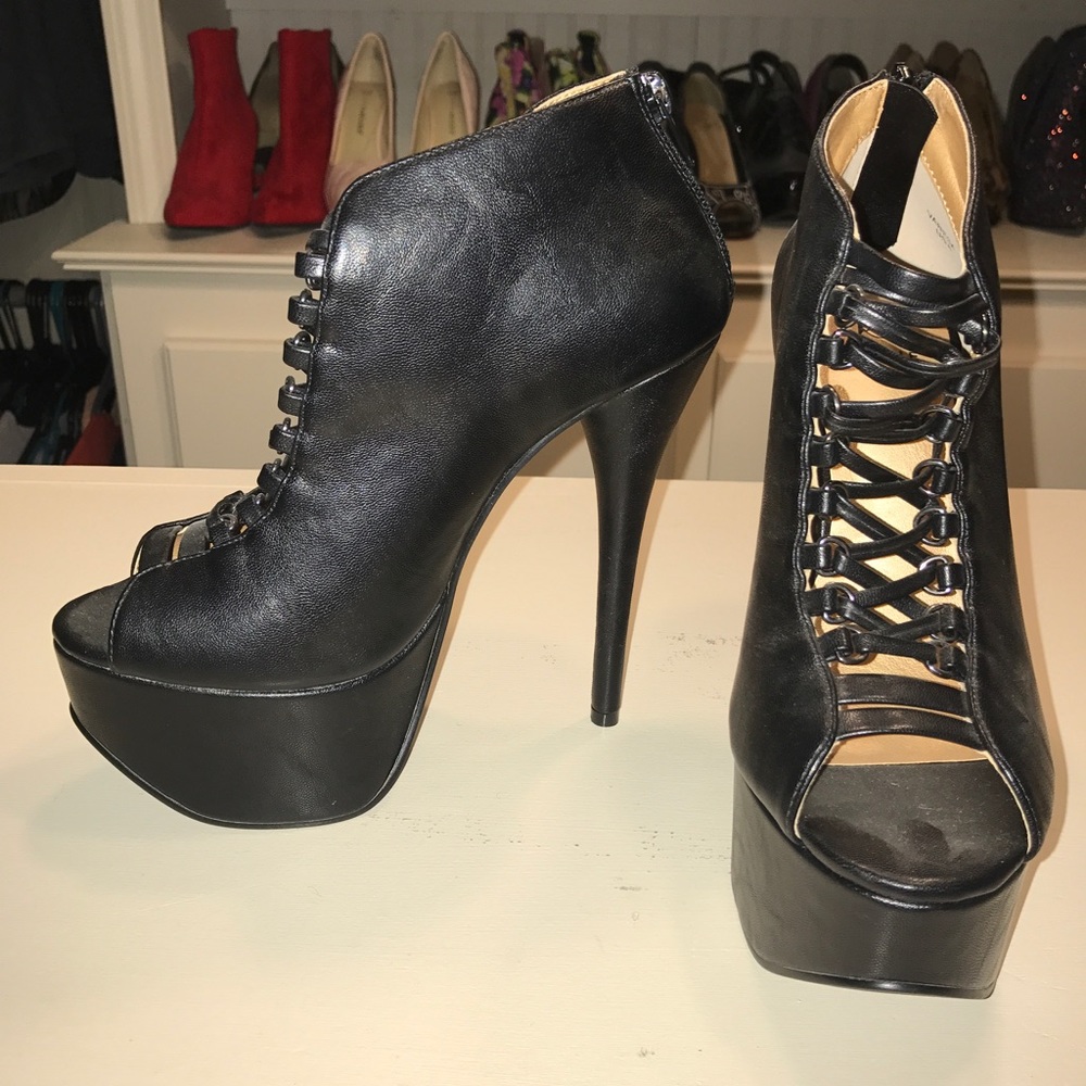 Heel Booties😍